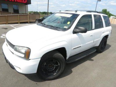 Ls suv 4.2l leather, luggage rack, running boards, tow hitch,rims, white, black.