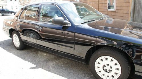 Crown victoria police interceptor 2003 great condition low miles