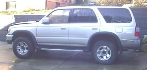 1997 toyota 4runner sr5 4wd- 6500 miles - accident damage - runs and drives!!!!!