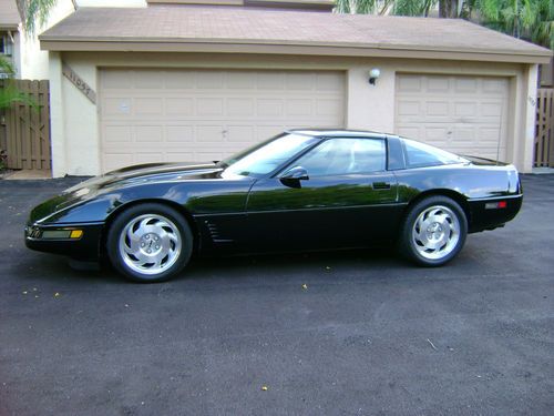 1996 corvette - rare black / tan - 31000 mi -  loaded w/ every opt. - mint cond