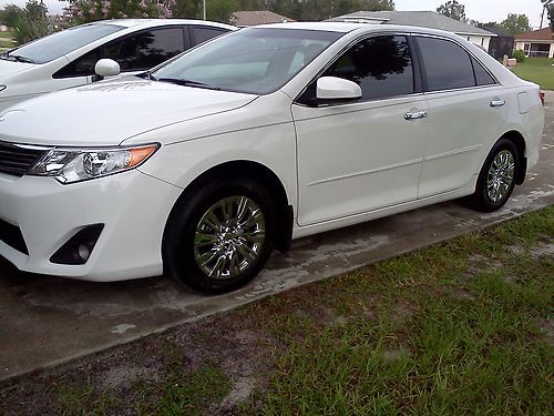 2012 toyota camry- 2.5 litre 4 cylinder w/ 5800 1 owner miles