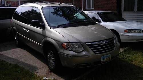 2005 chrysler town and country limited full options