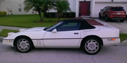 1988 chevy corvette convertible white/red