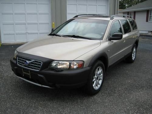 ****2004 volvo xc70 base wagon 4-door 2.5l****only 51,000 miles***