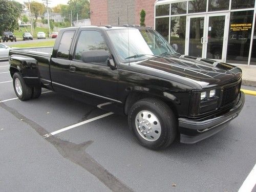 1989 chevrolet 3500 silverado pickup with 502ci big block, new paint, very nice!