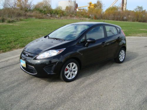 2012 ford fiesta se with only 19,000 miles. bluetooth, sirius, voice act sync