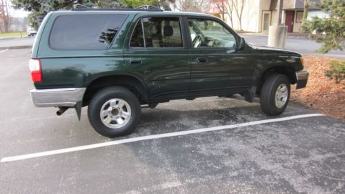 2002 toyota 4 runner sr5 sport utility vehicle suv 4wd 83,550 low mileage!!