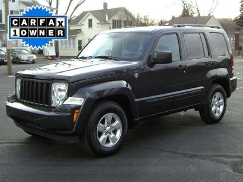 2010 jeep liberty sport, new body style,    awd,  one owner,      mint !!!