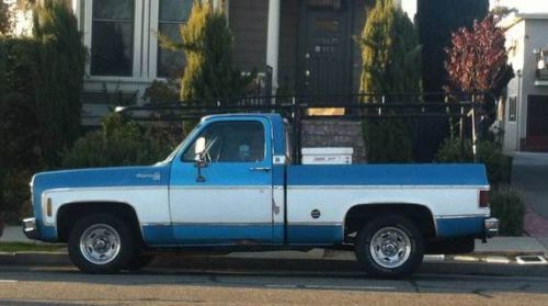 Running 1977 chevy c-10 shortbed pick up truck auto 2 tone blue tool box