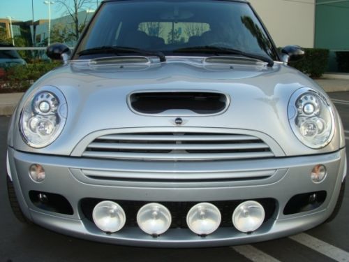 Super fast, custom 2006 mini cooper s with lots of extras!