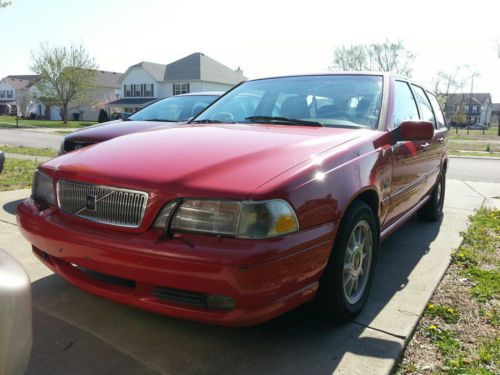 1998 volvo v70 great red car, seats 6-7 new tires and volvo rims