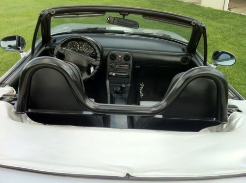 1990 mazda miata base convertible 2-door 1.6l