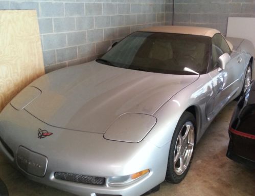 2001 corvette convert. 6-speed, rare color combo, 40k miles