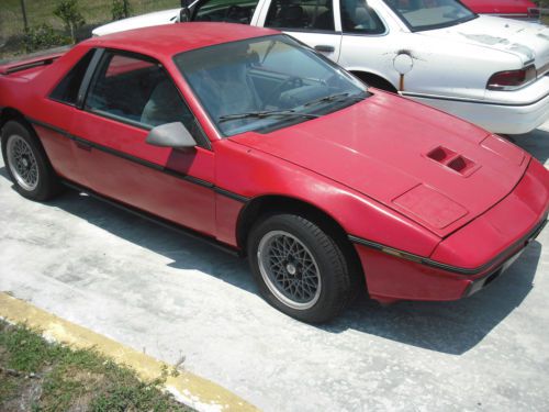 1986 pontiac fiero, 350 chevy v8, 5 speed, project, been sitting 2 years
