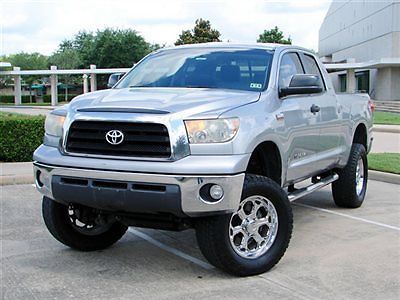 Toyota tundra sr5 4x4,double cab,lifted,leather seats,cruise control,aux/cd,gr8!