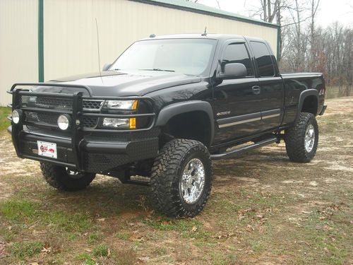 2005 chevy silverado 2500hd lt - lifted, loaded, low miles