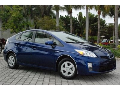 100-pictures warranty clean 14k miles 2011 toyota prius 5dr level 2 mp3/cd/aux