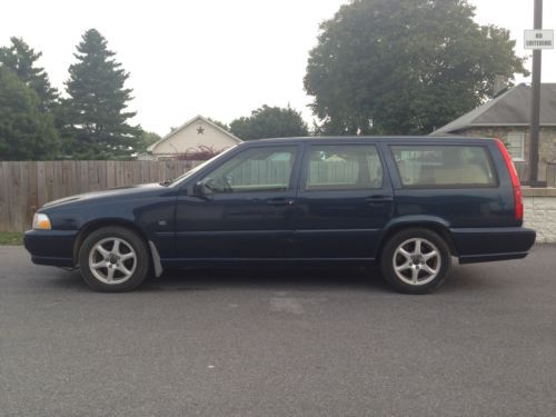 5 speed manual, 5 cylinder, wagon, leather, sunroof, hot seats