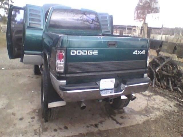 Dodge ram 2500 v 10 magnum