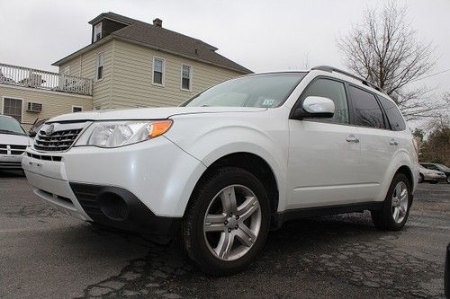 2009 subaru forester awd...sunroof..no reserve. very nice..sport shift