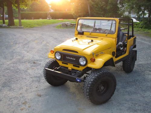 1972 toyota land cruiser fj40: new paint, lifted, restored, great frame