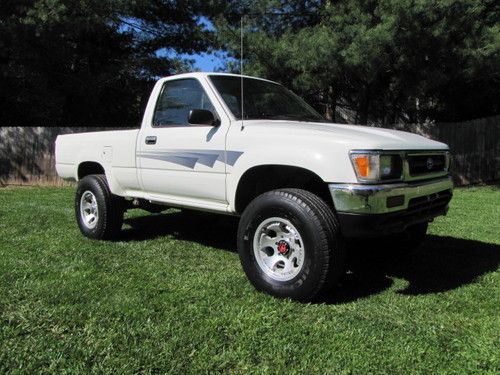 1992 toyota truck 4x4 reg cab 22re m/t alum wheels 31" michelin tires **look**