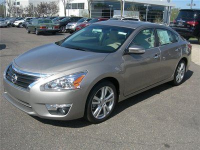 Pre-owned 2013 altima sv, navigation, xm, sunroof, 13370 miles