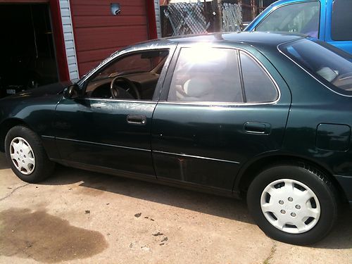 1993 toyota camry 4 door fully loaded 4 cylinder drives good