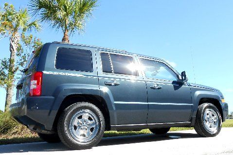 Steele blue sport suv~25 mpg's~power~graphic package~like new tires~09 10 11