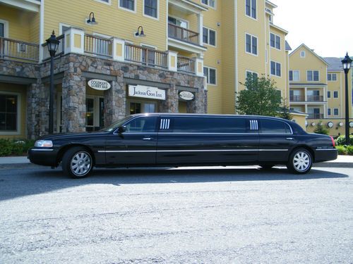 2003 lincoln town car royale 100" limousine