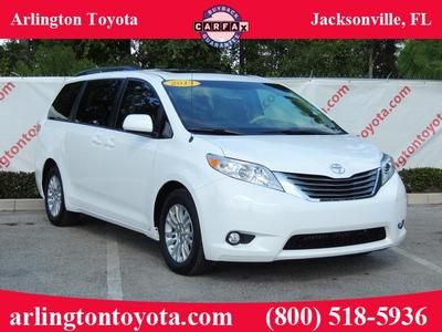X2013 toyota sienna xle  only 1,300 miles like new certified 3.5l