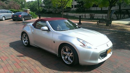 2010 convertible roadster sport with upgraded exhaust, body kit and wrap