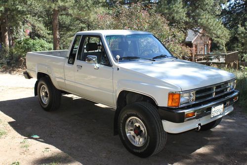 1988  sr5 toyota pickup extra cab 4x4 48000 org miles