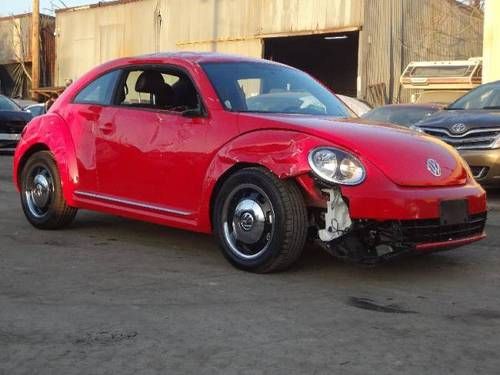 2013 volkswagen beetle 2.5l damaged salvage only 81 miles runs! loaded like new!