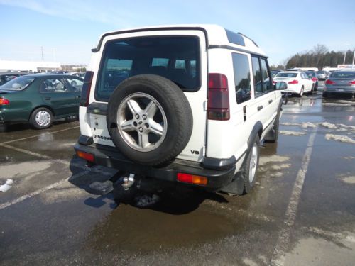 2001 land rover discovery it has some body damge in the front runs &amp; drive