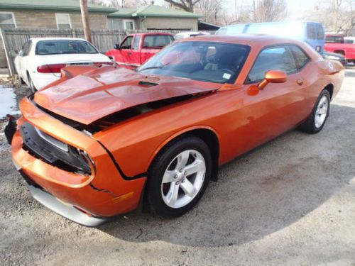 2011 dodge challenger sxt,salvage, damaged, wrecked, runs and drives, coupe
