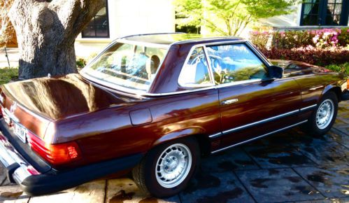 Classic mercedes-benz-1973 sl 450 convertible with 2 hard tops, maroon, white