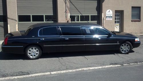 Purchase Used 2006 Lincoln Town Car Federal Coach 6 Door