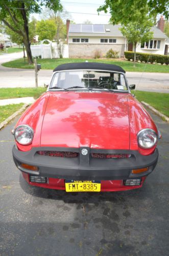 1975 mg mgb red convertible, 4-cylinder manual transmission (4-speed)