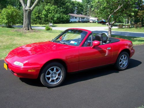 1997 mazda miata  mx-5 convertible 2-door 1.8l red. clean title.