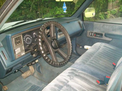 1990 chevy silverado 1500, 5.7 liter, dual exhaust, fully loaded.