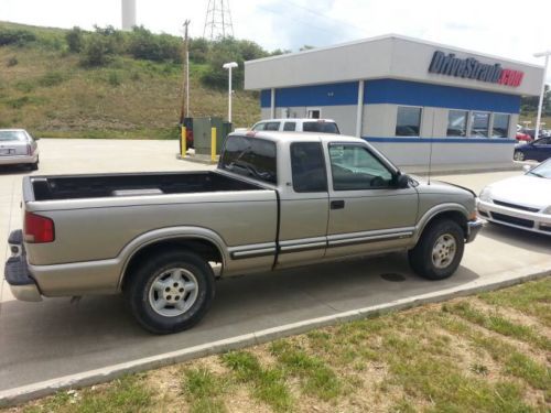 2002 chevrolet s10 ls extended cab pickup 3-door 4.3l