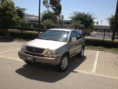 Lexus rx 300 suv great condition, fully equipped.