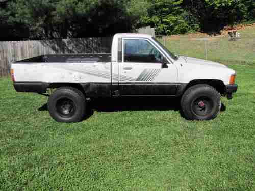 Buy used 1987 Toyota 4x4 Truck 22R Carb 5 Speed M/T Alum ...