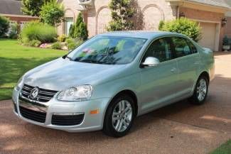 One owner tdi diesel  only 30k miles   perfect carfax