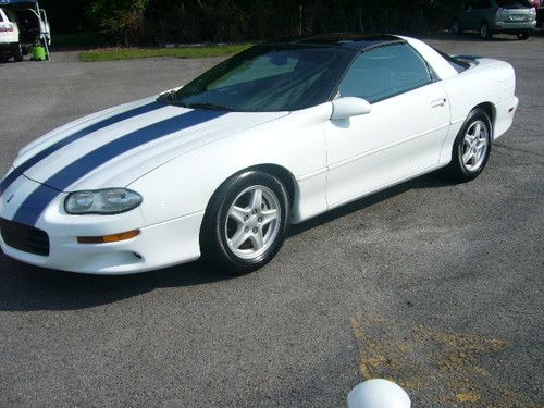1998 chevrolet camaro v6 *t-tops*clean title*nice*no reserve