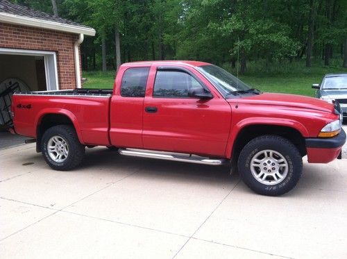 2004 dodge dakota, sport, extended cab, 4x4, loaded, excellent condition, red