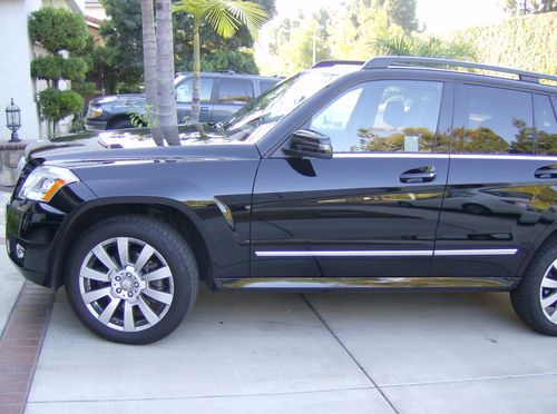 2011 mercedes benz glk-350 ,excellent condition, low milage,4 door,black black