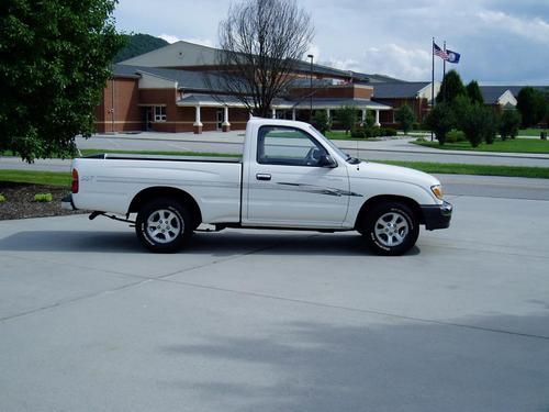 2000 toyota tacoma sst .. 76k miles. no reserve .. 4cyl. 5 speed. a/c ..