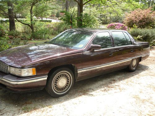 1995 cadillac sedan deville 4-door 4.9l v8 burgundy fully loaded !!